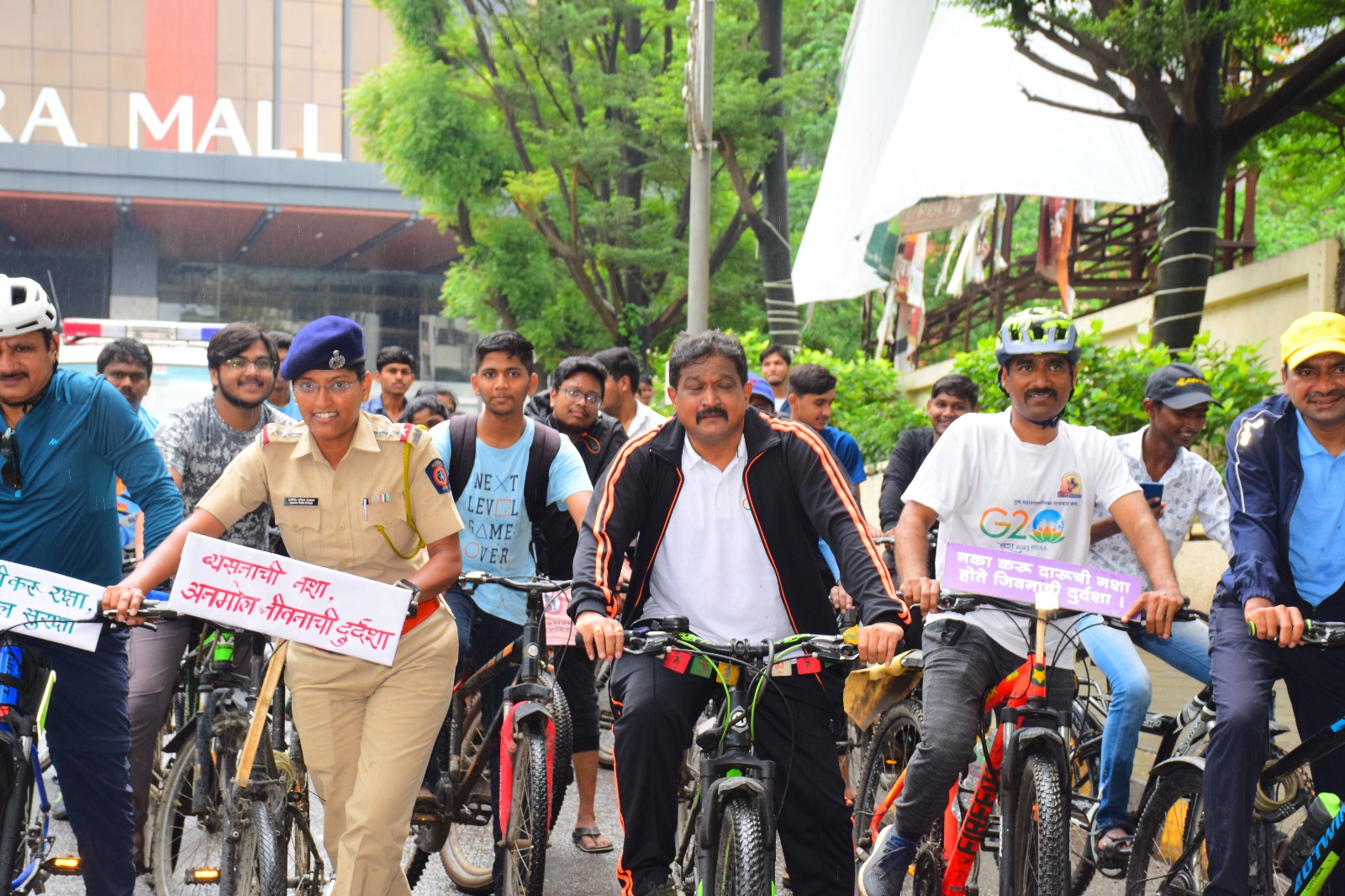 अण्णासाहेब मगर महाविद्यालय व हडपसर पोलीस स्टेशन यांची व्यसनमुक्ती सायकल रॅली