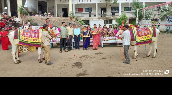 किसान विद्या प्रसारक संस्था संचलित डॉ.विजयराव व्ही. रंधे इंग्लिश मीडियम स्कूल येथे बैलपोळा साजरा