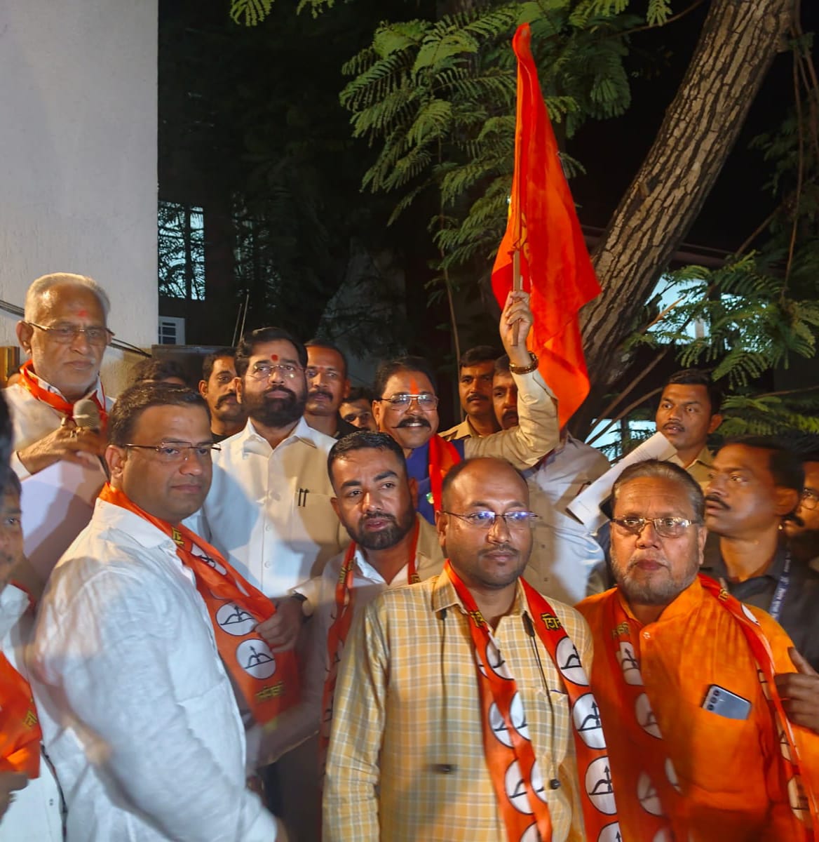 तळोदा शहरात राष्ट्रवादी शरद पवार आणि शिवसेना उबाठा गटाचे प्रमुख पदाधिकारी व शेकडो कार्यकर्त्यांचा पक्षाला राम राम..!शिवसेना शिंदे गटात प्रवेश
